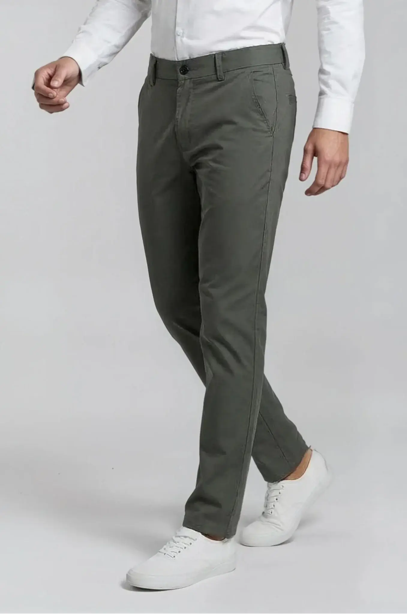 Blutailor Olive Chino – a refined olive-toned trouser featuring a custom tailored fit with a clean, modern silhouette, designed for versatile smart-casual and semi-formal elegance.